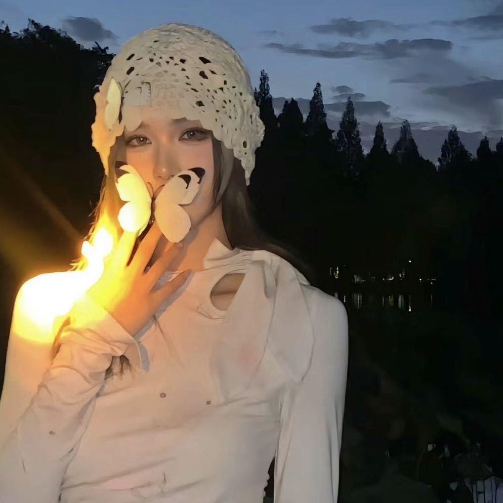 女