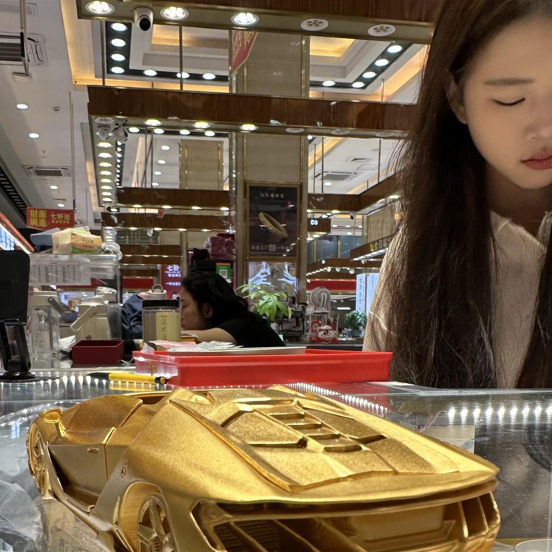 七珠宝首饰店七七柜台