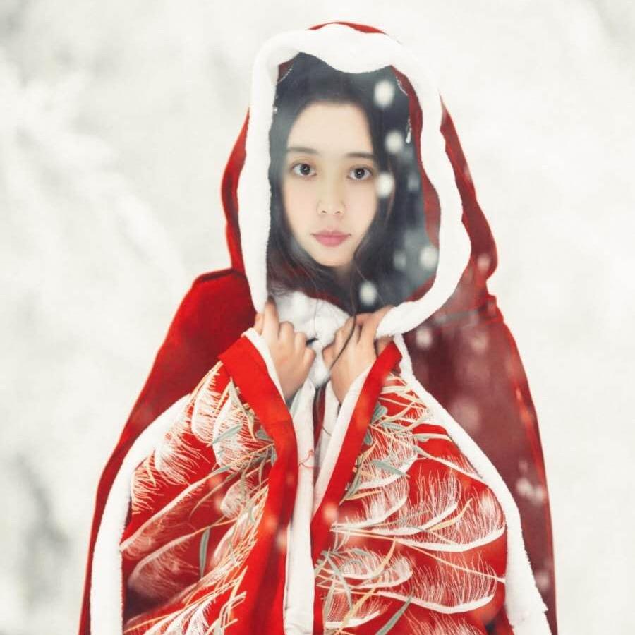 卖珠宝的容容妹子