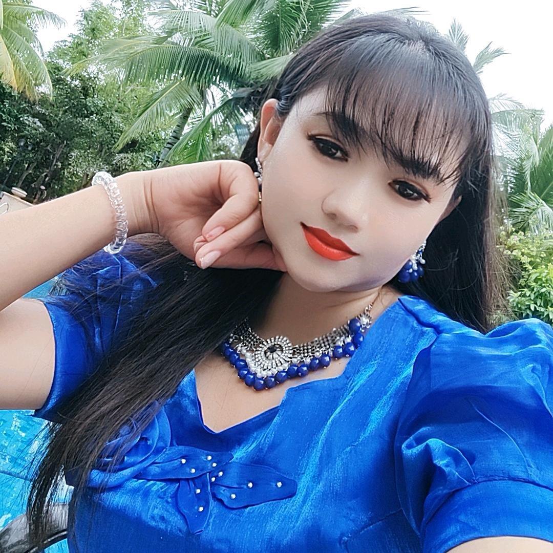 阿   依   努   尔