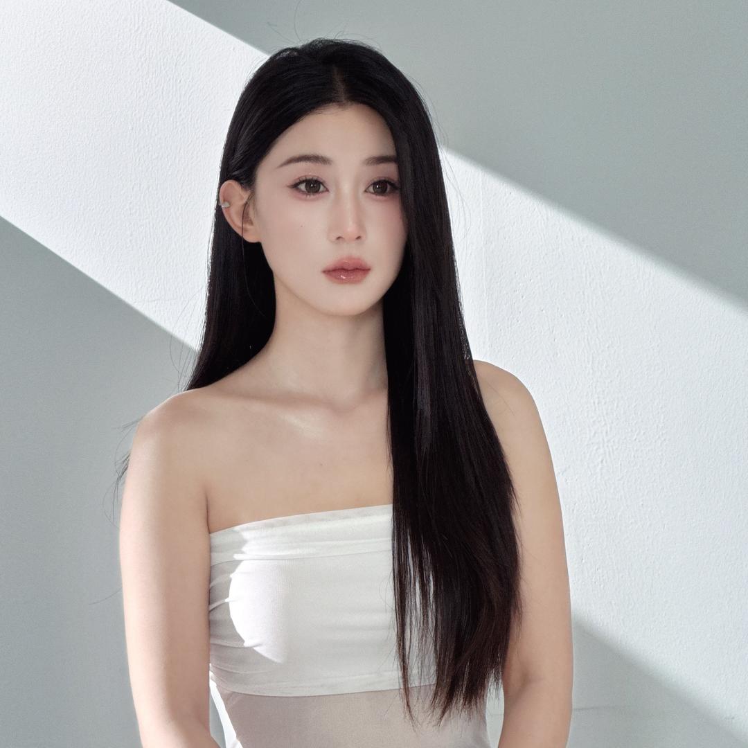演员白亦