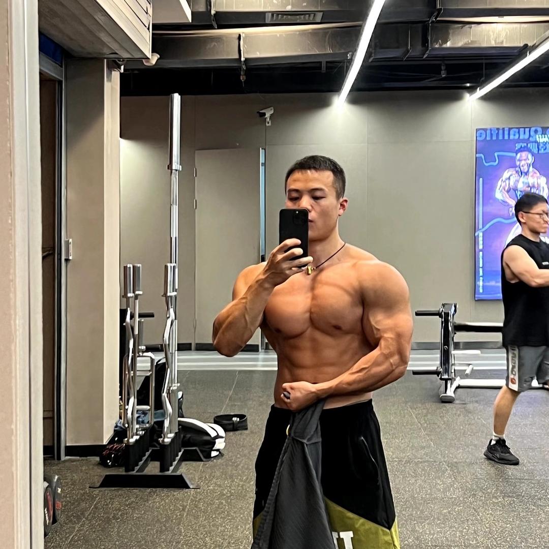 爱健身的小野哥