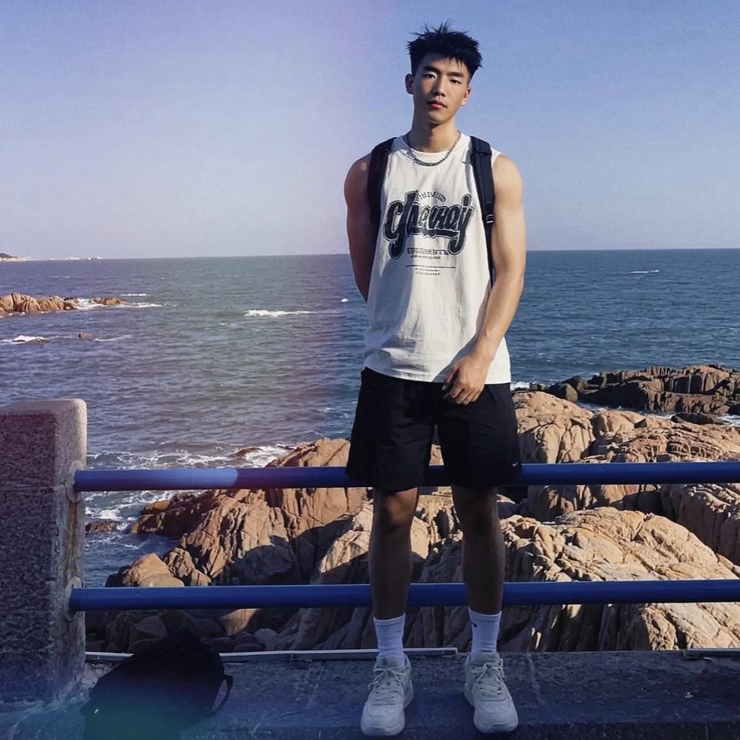 黑皮小狼狗🐶🌈🌈🌈