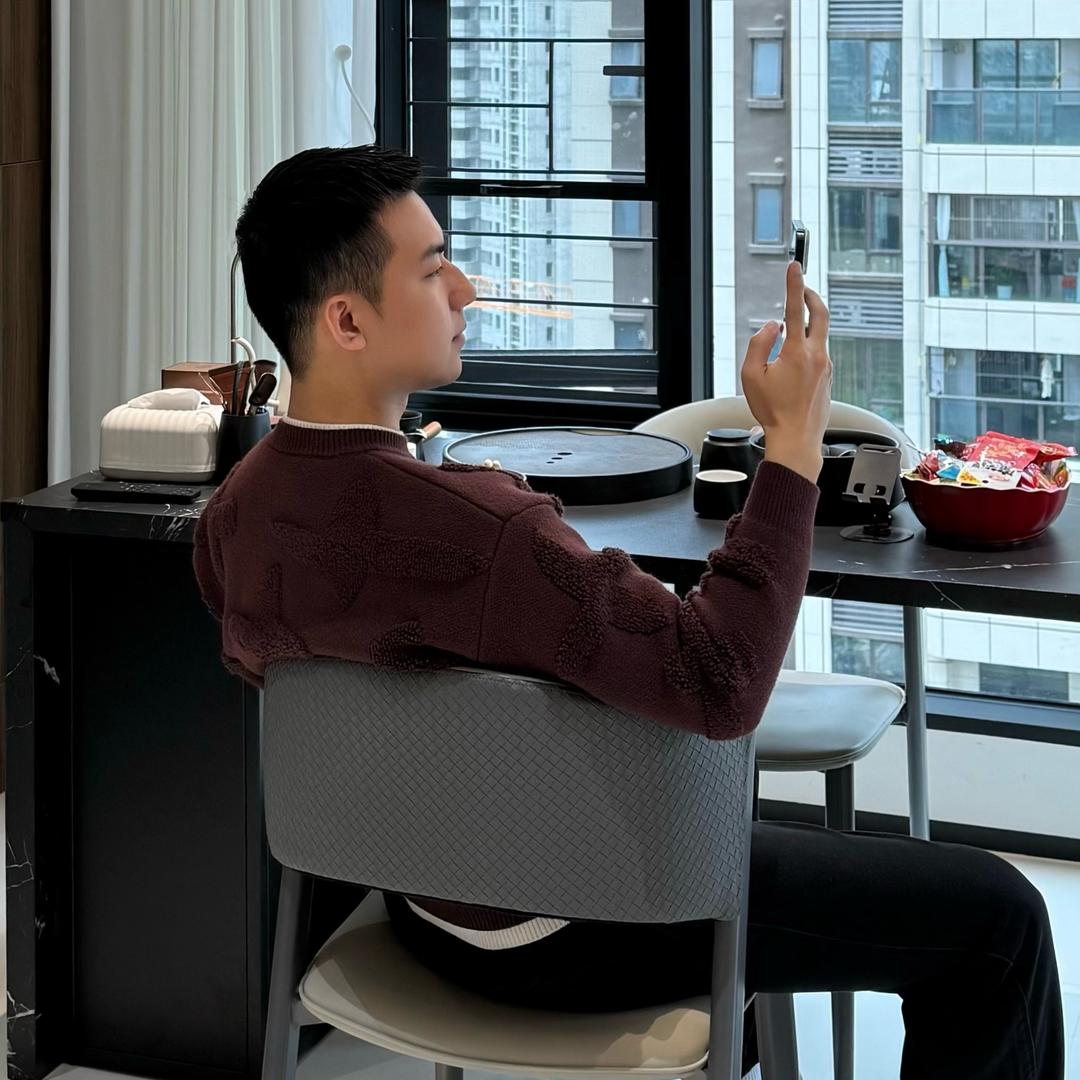 是炜哥不是伟哥