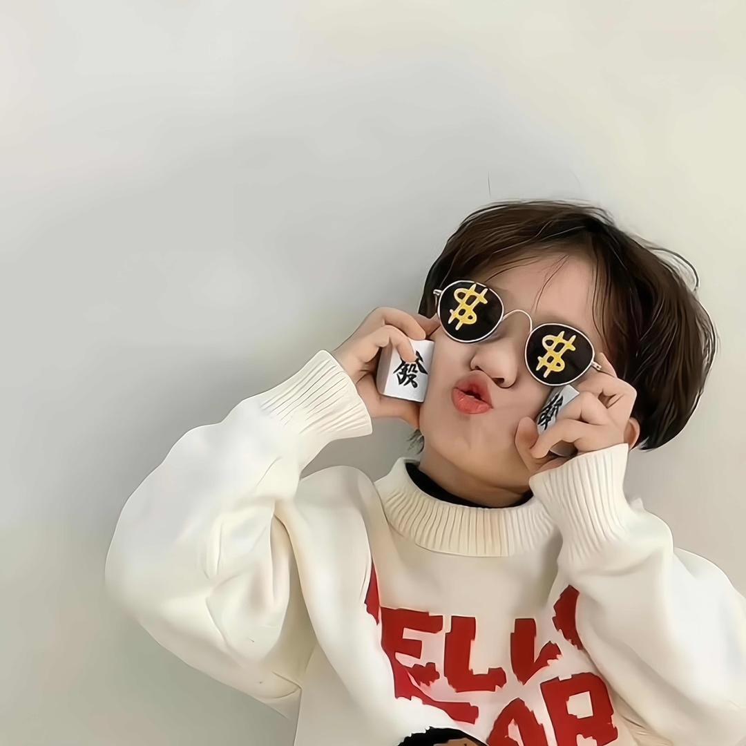 喝可乐的小怪兽