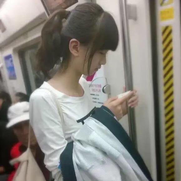 生产设计陶瓷筹码的小鱼
