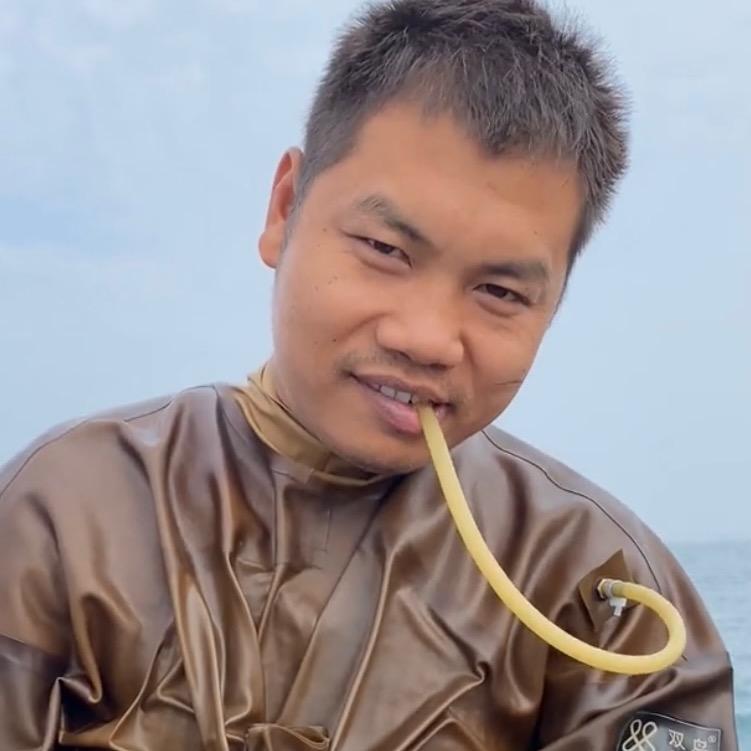 刀疤哥