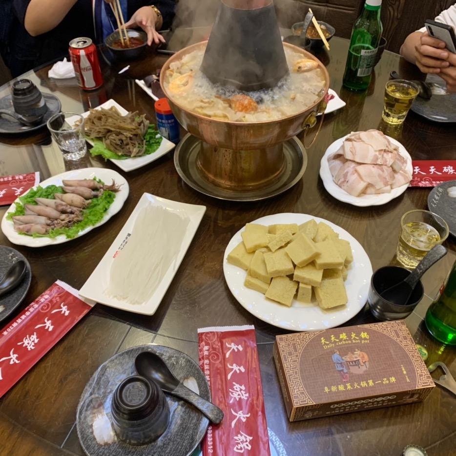 天天碳火锅东北酸菜锅霞姐