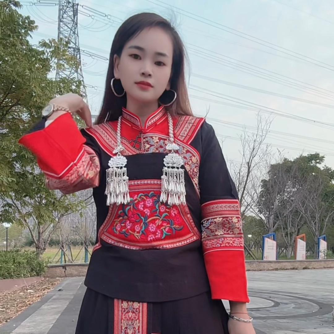 依缘坊民族服饰