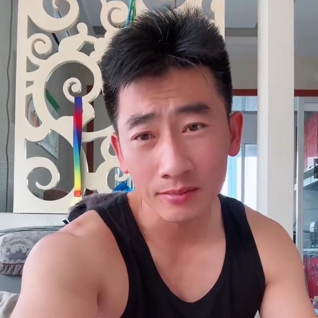 那大鼻子振哥（健身爱好者）
