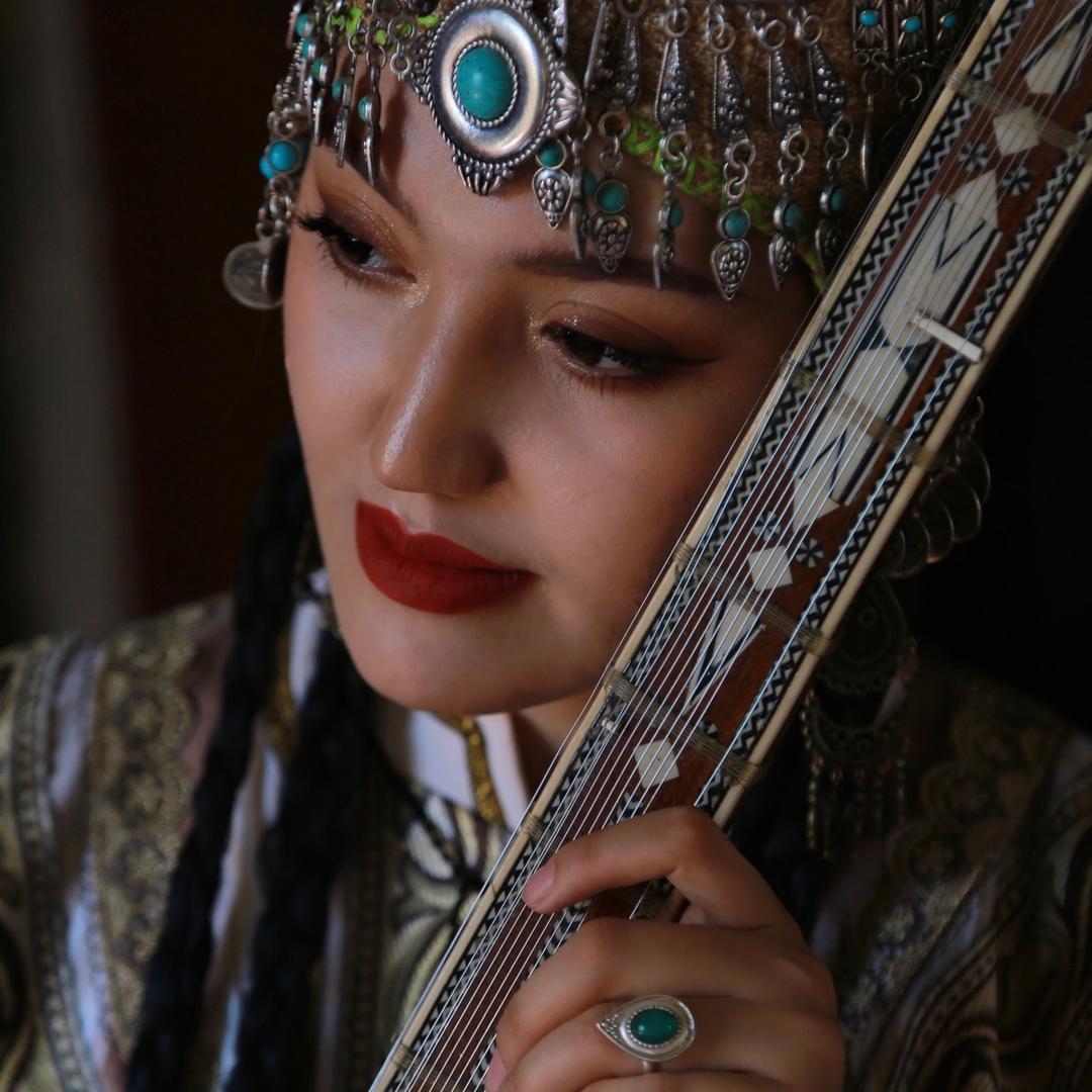 DilNarAy迪娜