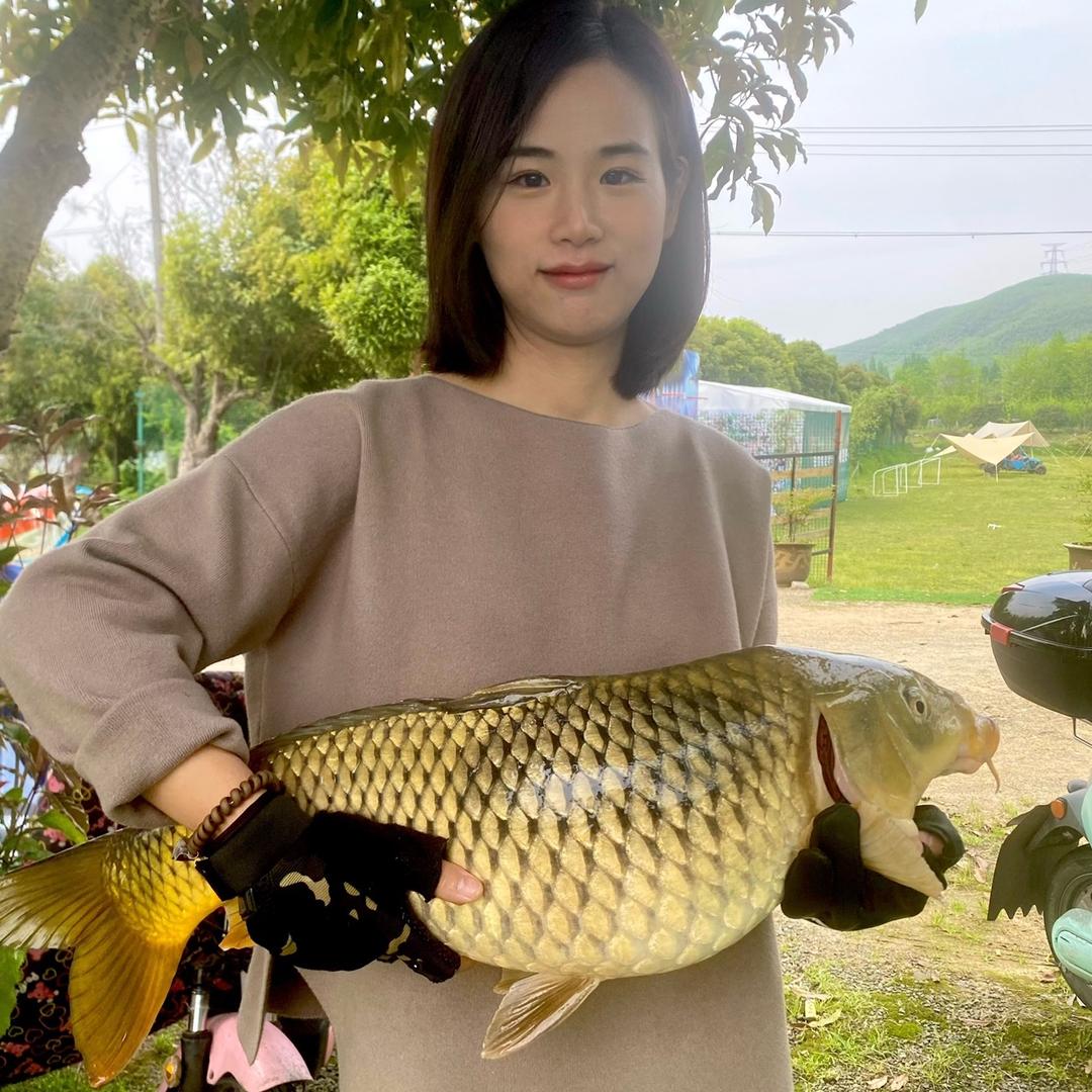 学钓鱼的佳琪