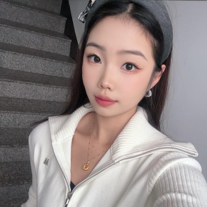 就叫娅玲呀