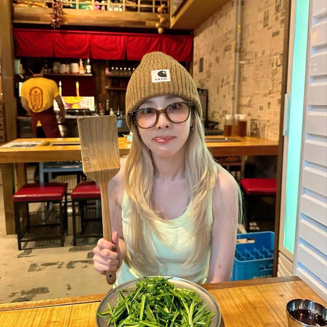小刺猬在悉尼弹贝斯