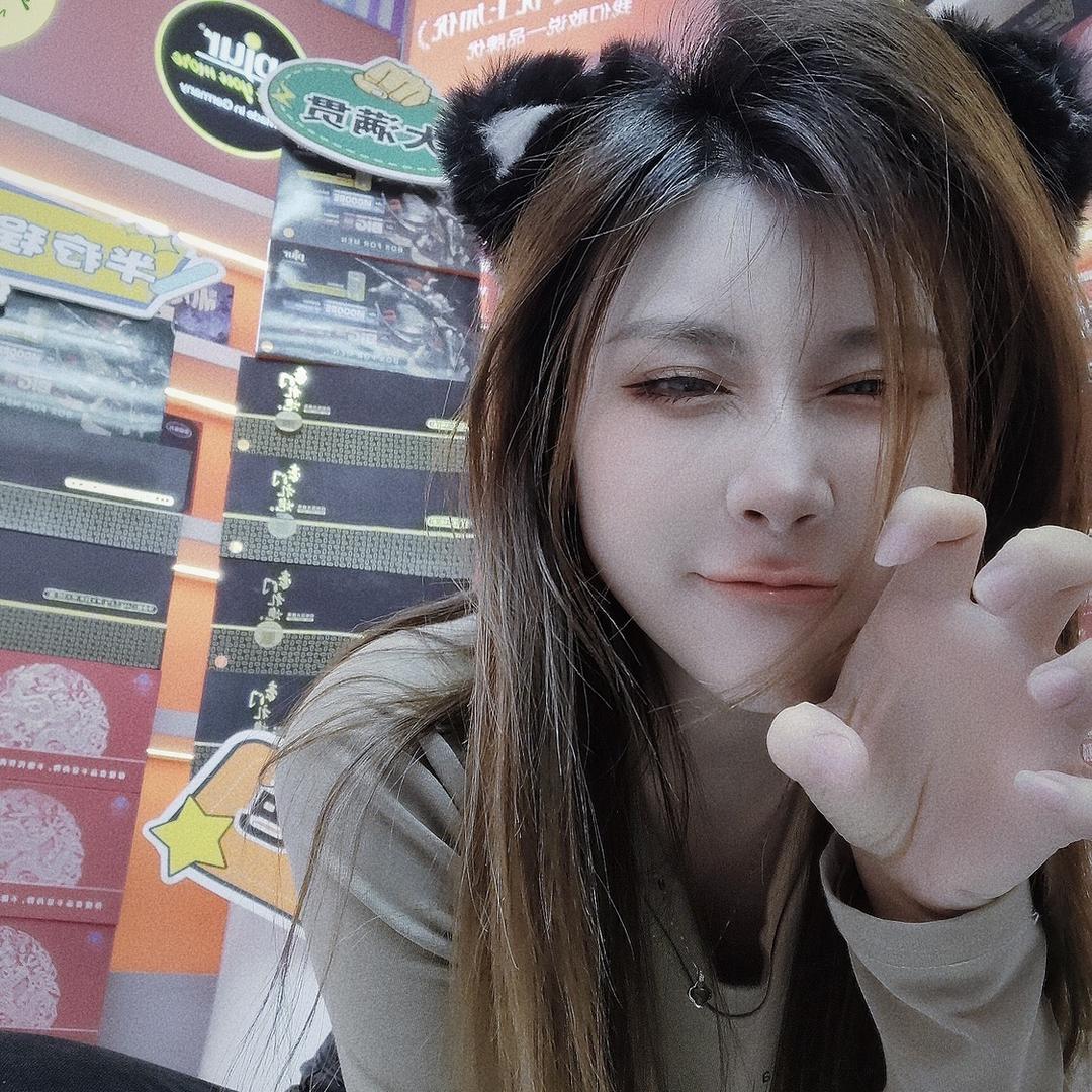 嘴里含着跳跳糖