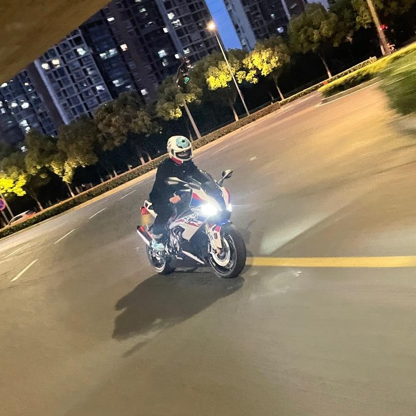 骑摩托的涛涛