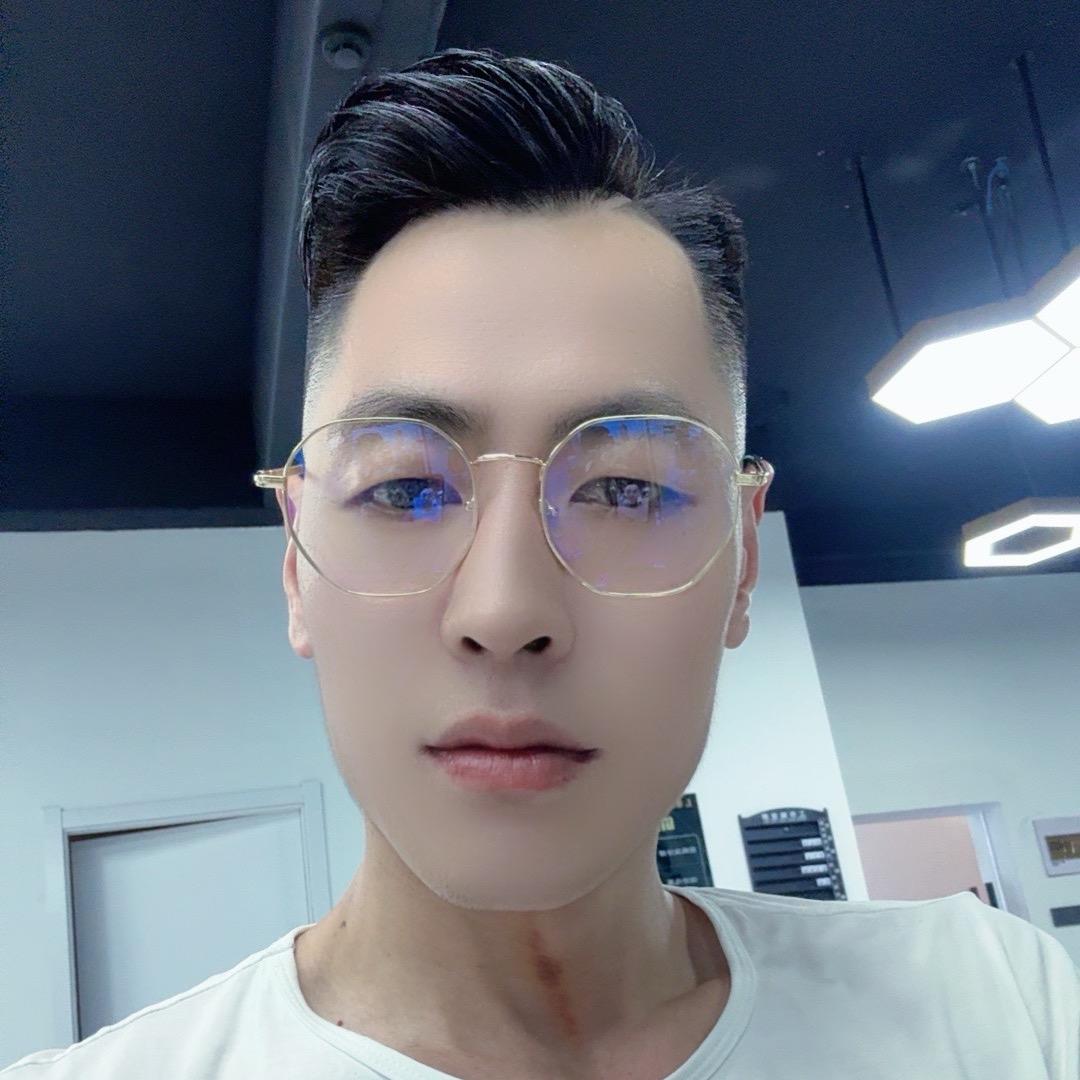 你的💋(╰凨❥哥❥哥)