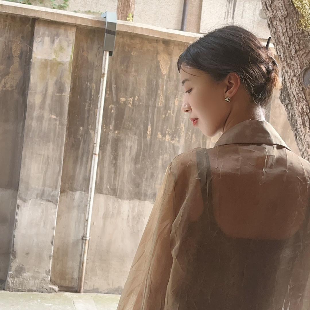 陌颜.
