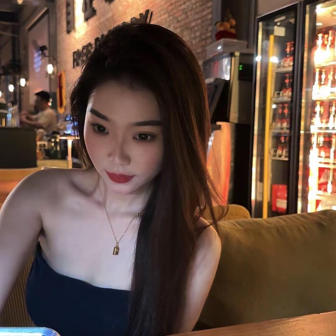 曼曼睡不着🙃
