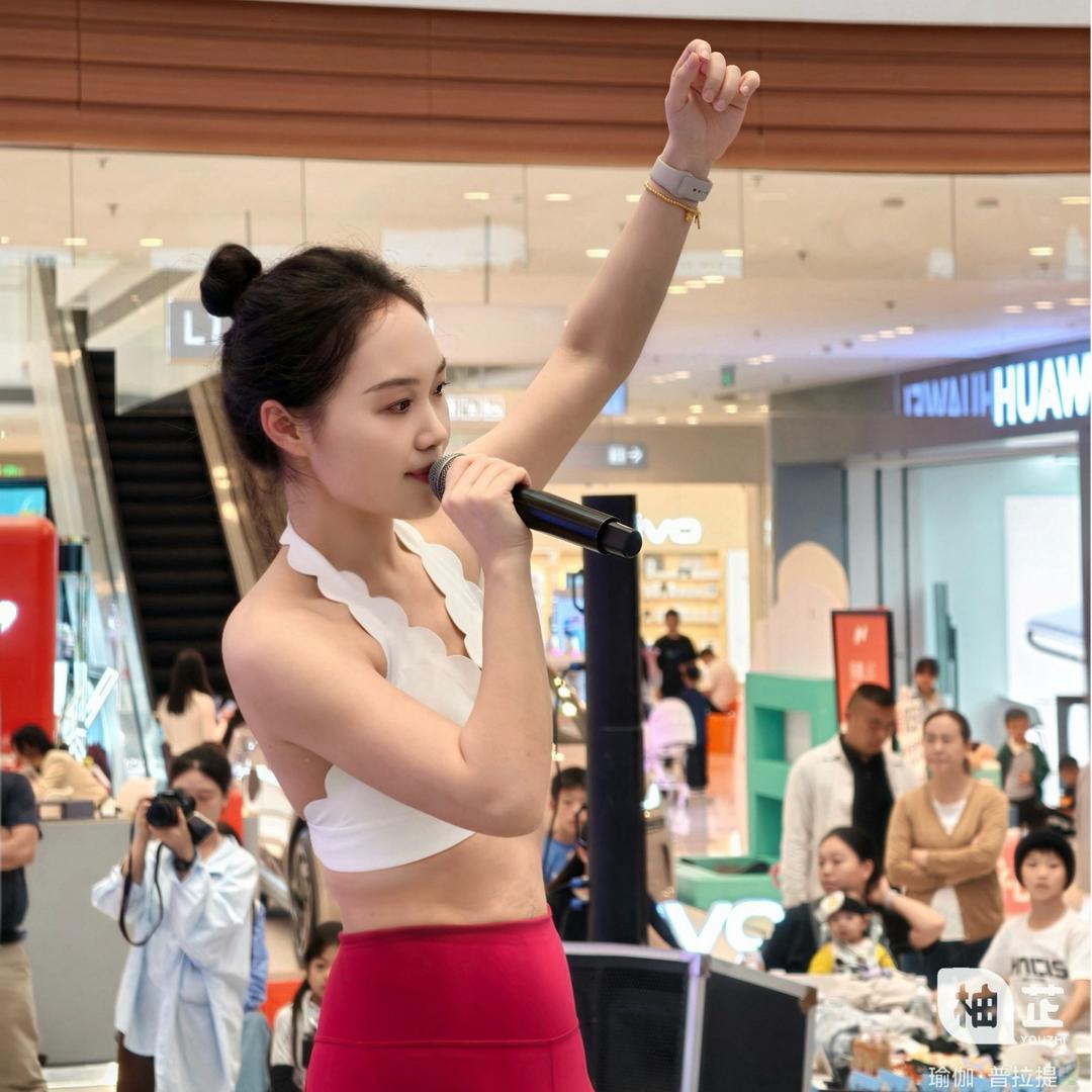 柚芷瑜伽思思老师