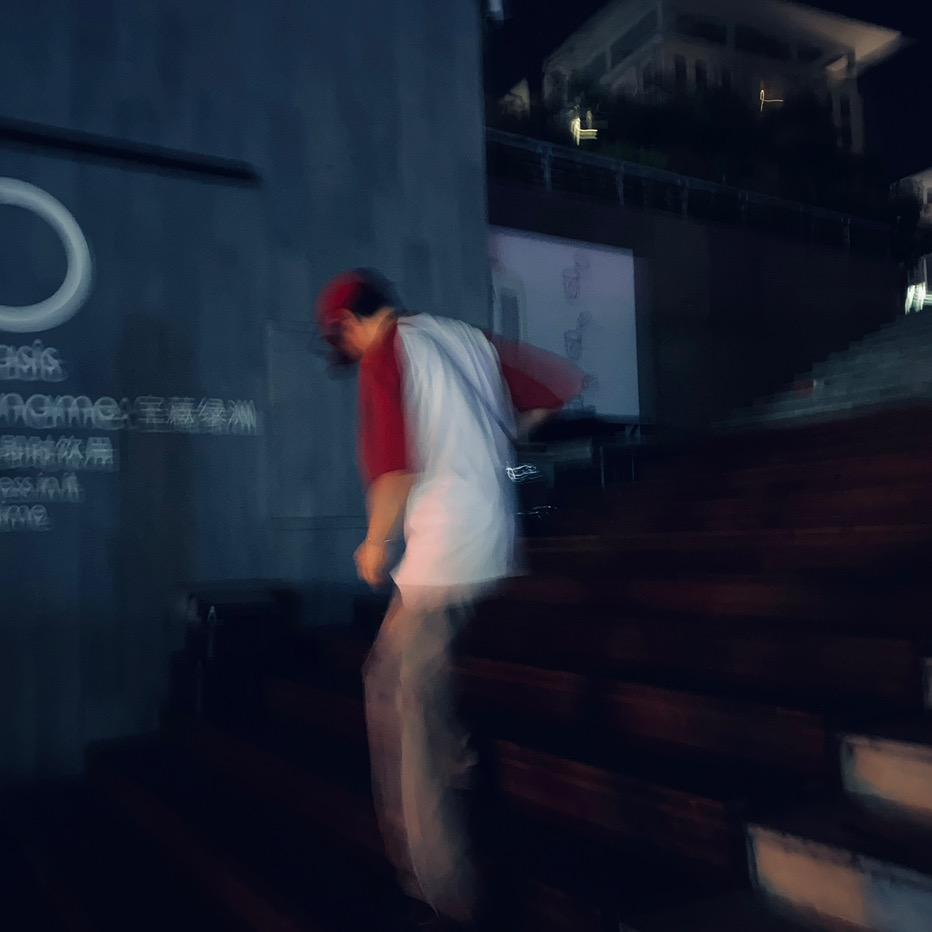骑摩托被帅飞🏍️