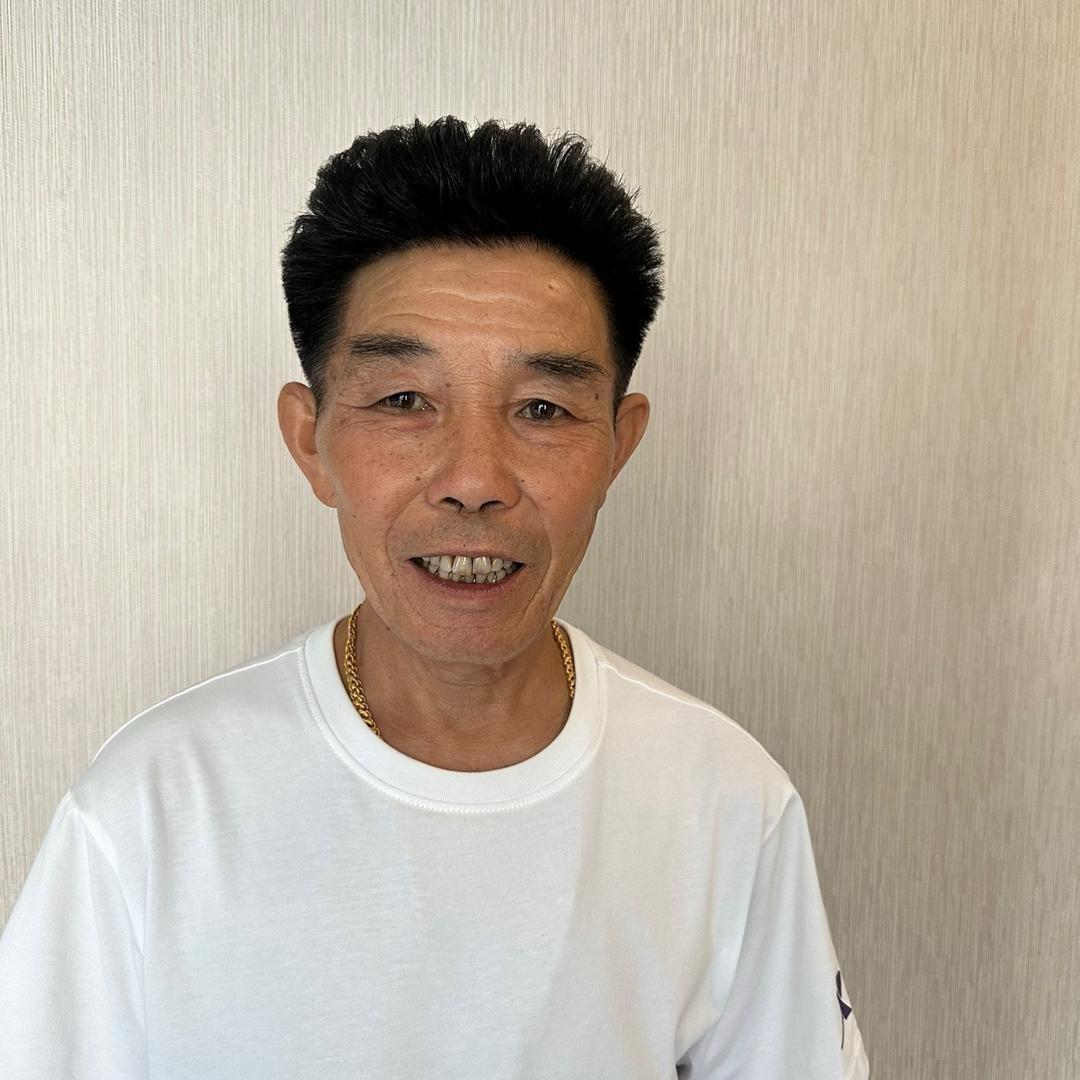 爱笑的帅哥