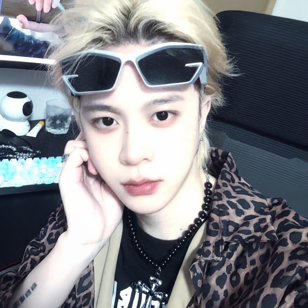 一中¹「潮色微潮色」