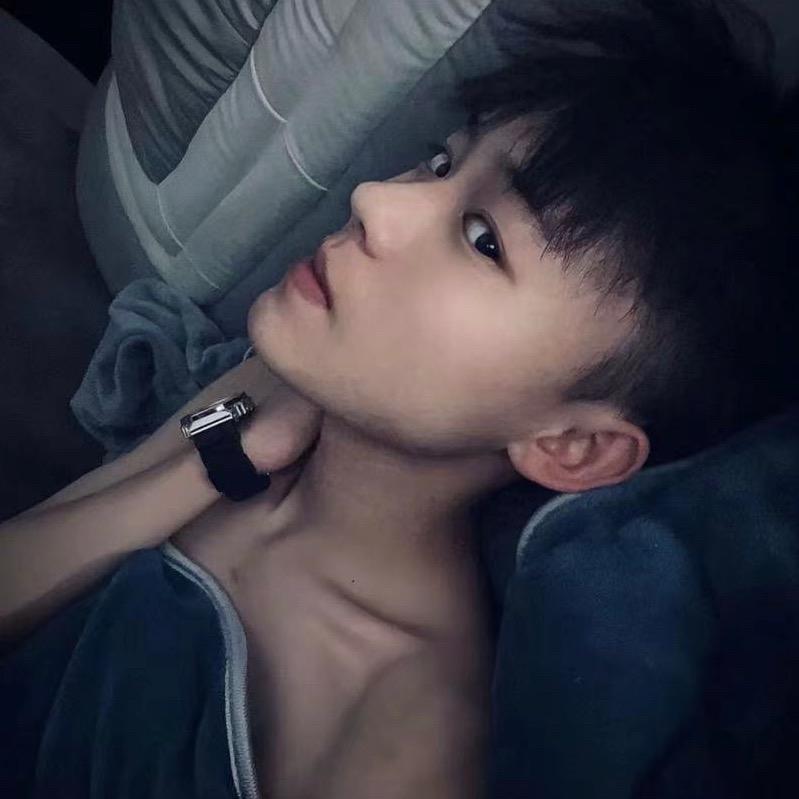 主 角•
