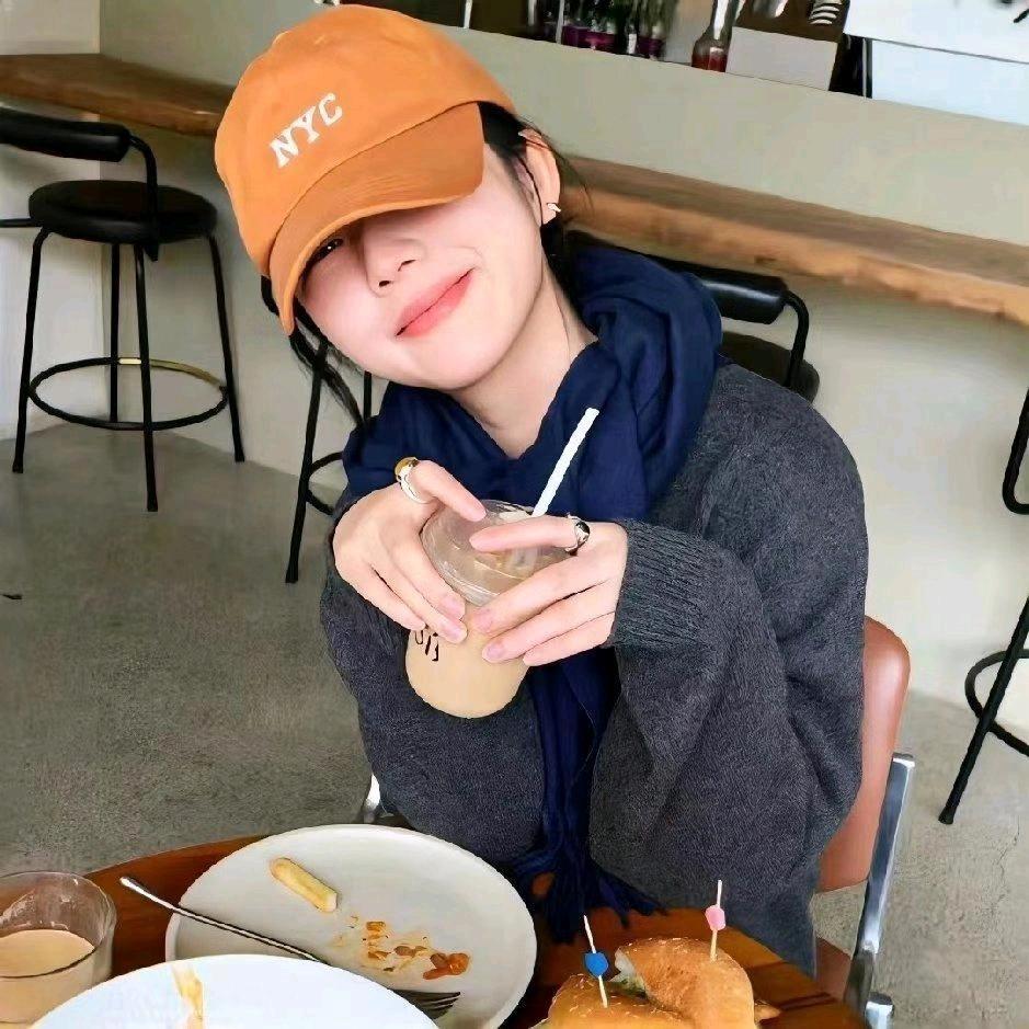 很哇噻的小姐姐。