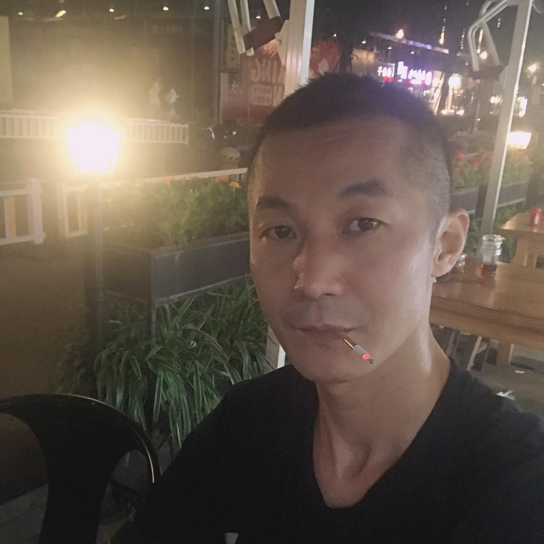 转身,却未曾离开