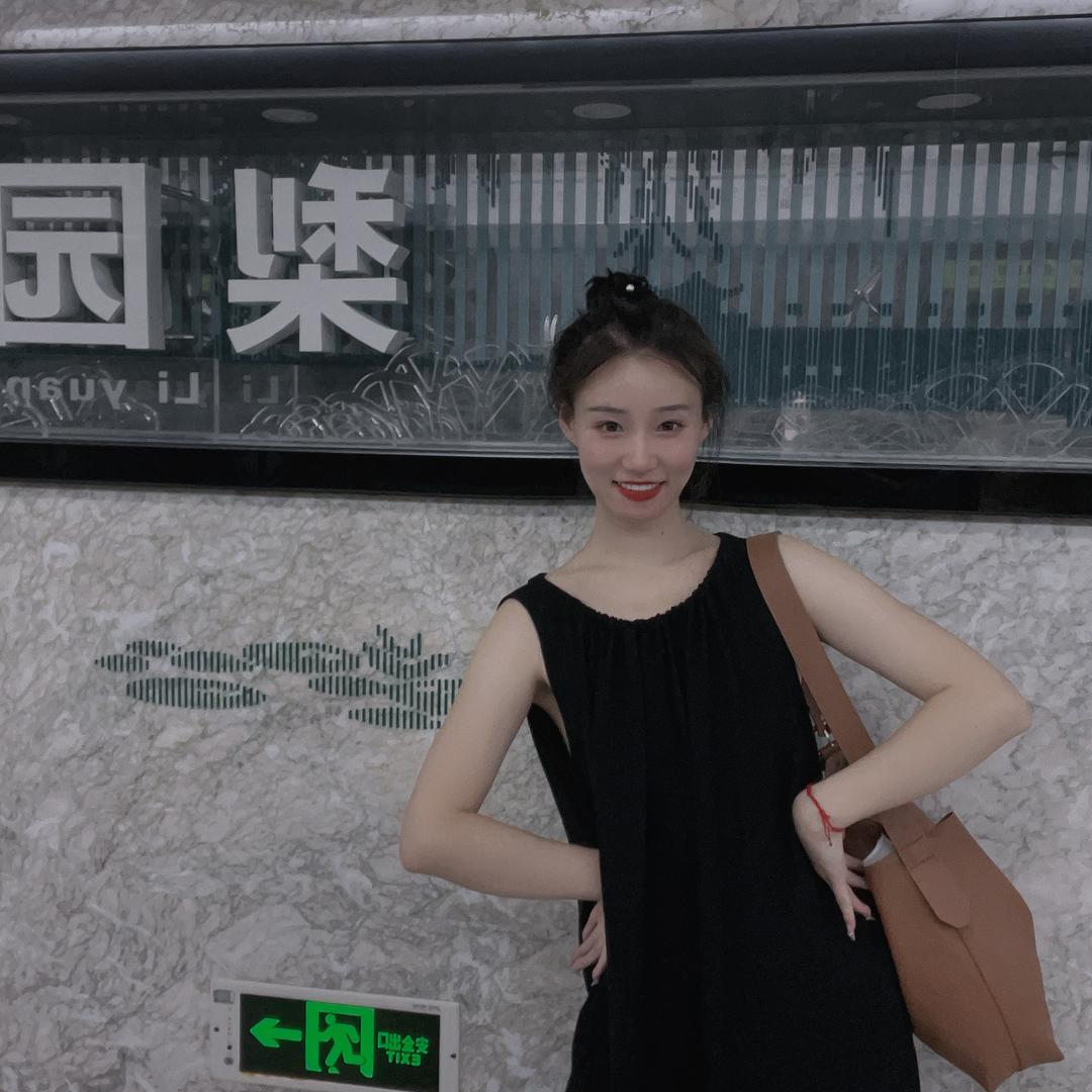 爱吃丸子的樱桃