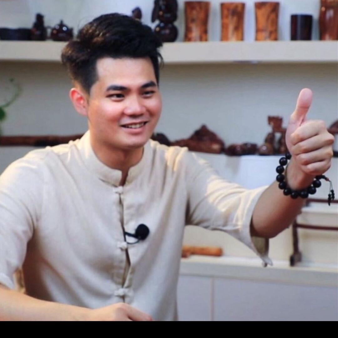 铁匠村李指导海南黄花梨助农