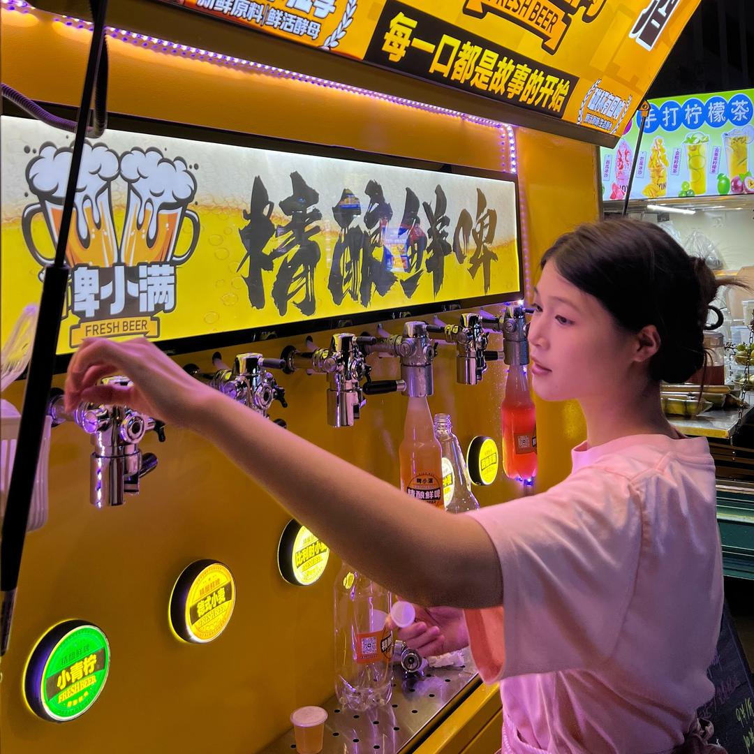 摆摊卖精酿的小澜