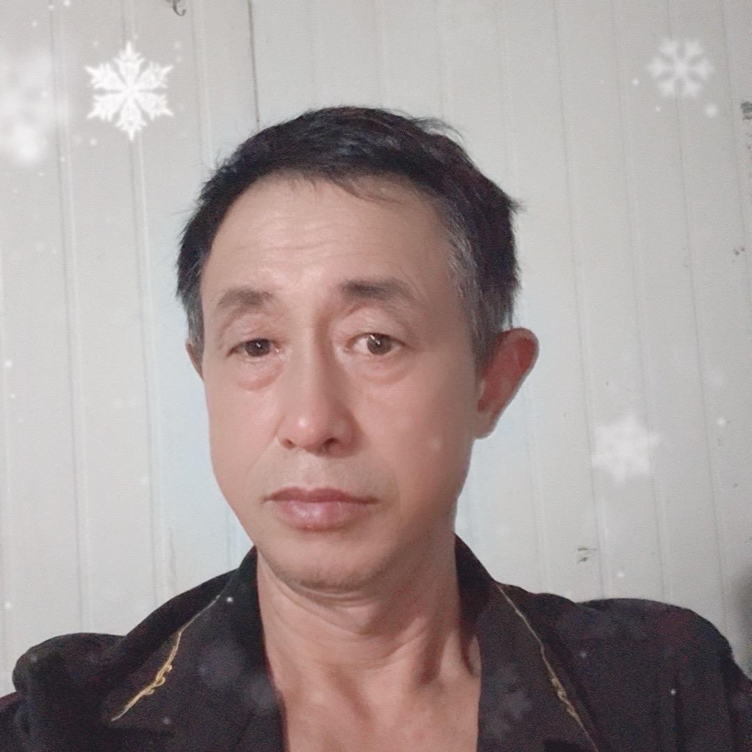 养大白鹅的大叔