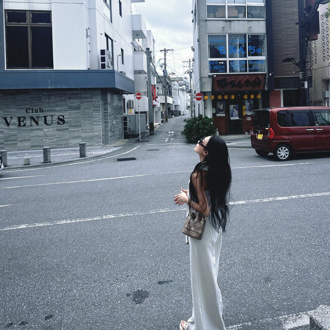 黑丝吗喽在线邀请你给老奶洗假牙