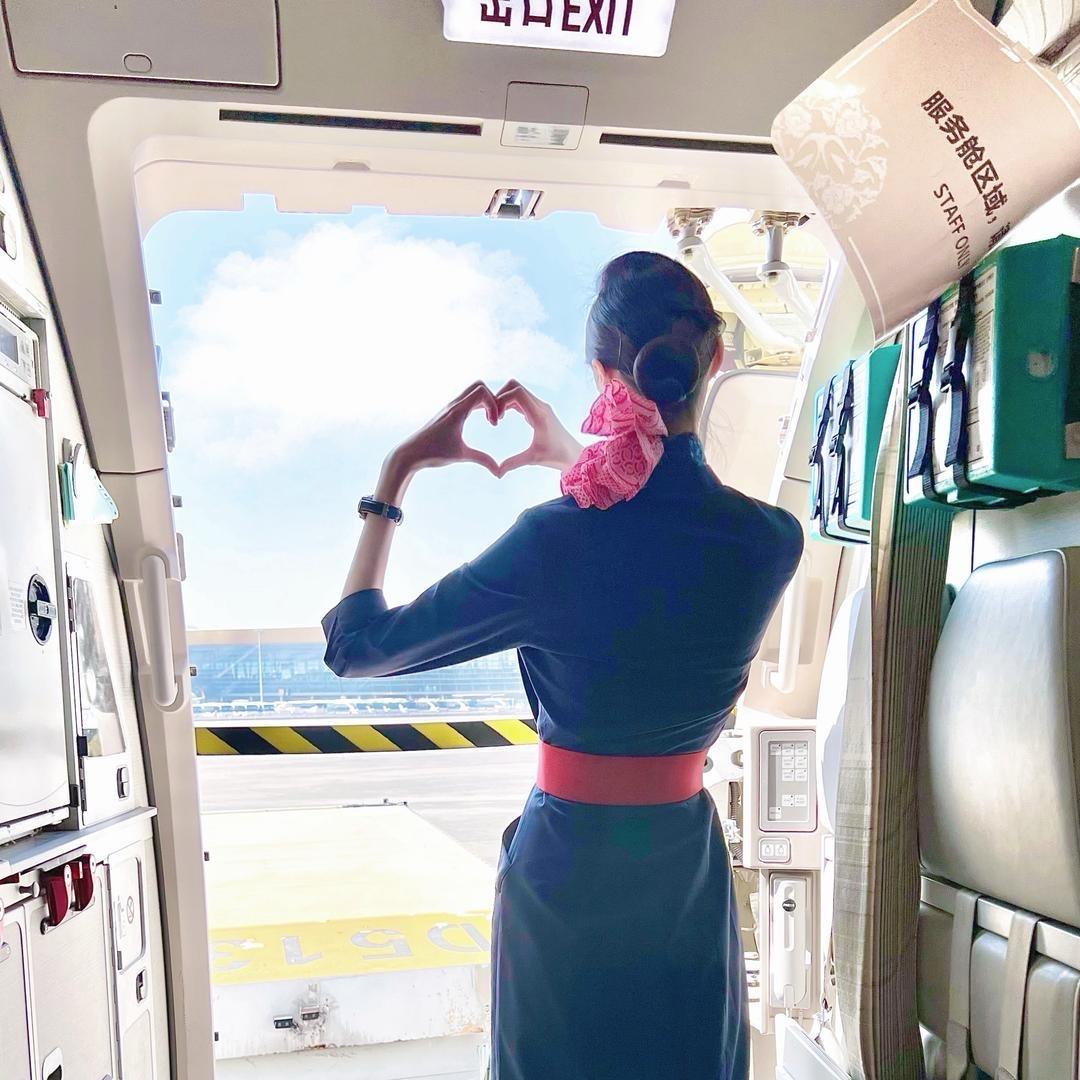 不知名美眉✈️