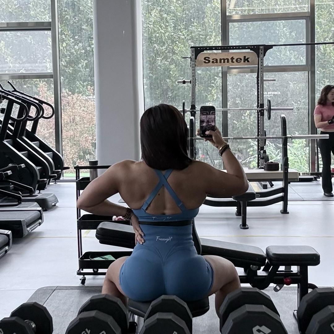 丽莎不练臀🍑~