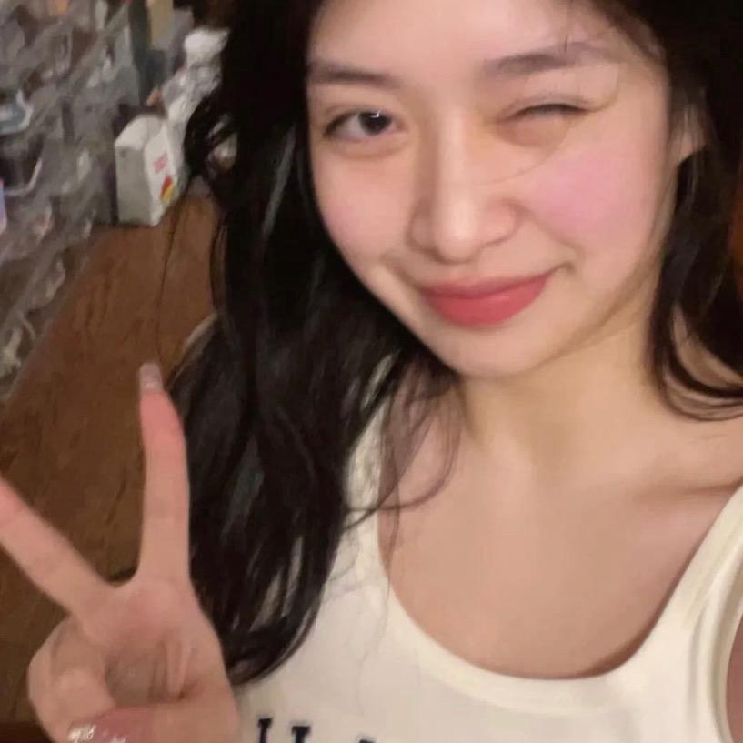 小小菲.