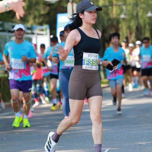 @爱跑步的售楼小姐姐【好物在橱窗】