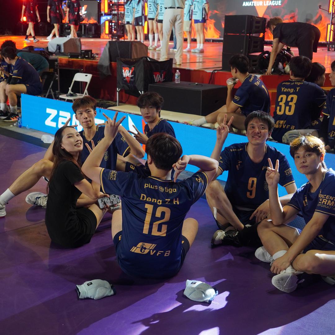 火稚鸡跟小锯鳄