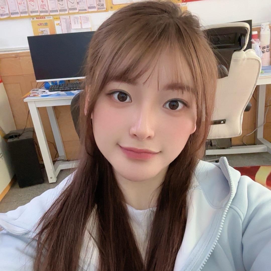 小三妹（体彩营业员）