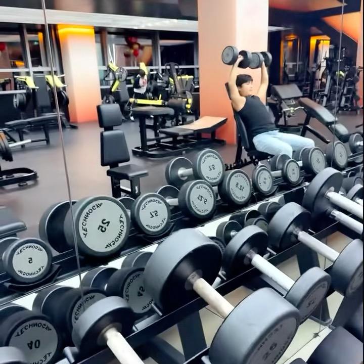 丽池游泳健身《杰瑞》