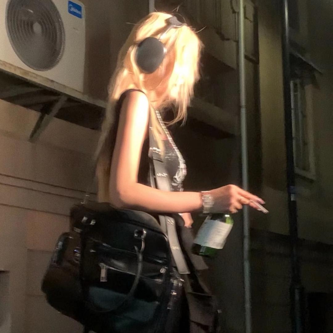 人美嘴甜还缺钱