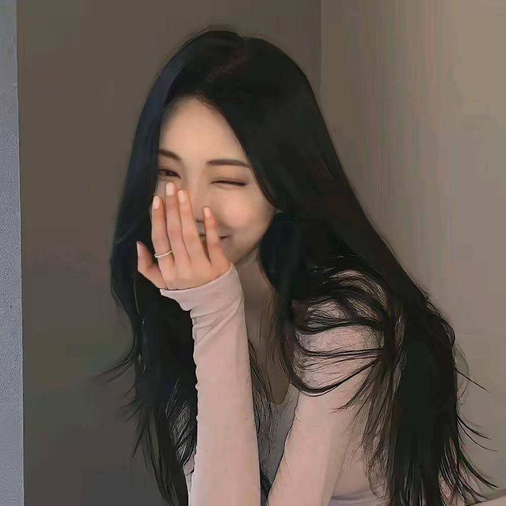 鱼七七.