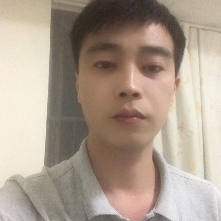夜晚的天空下
