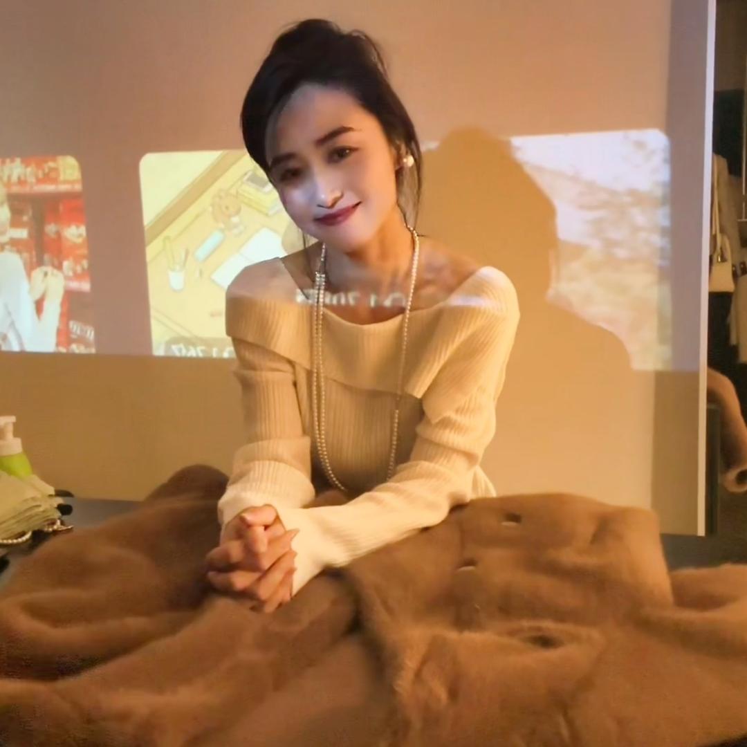 霍州市娜馆女装仓储店（可批发）