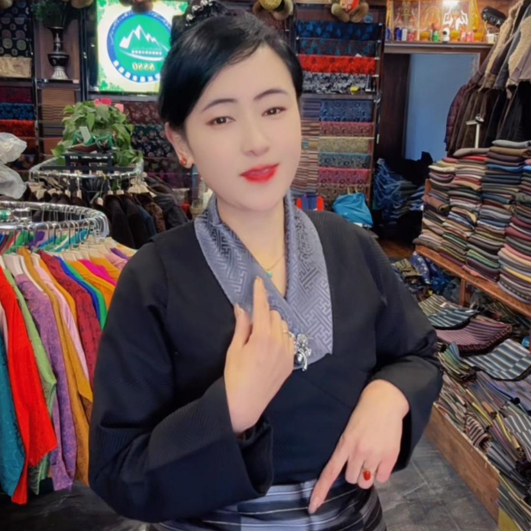 山南杰德秀藏衣服装店