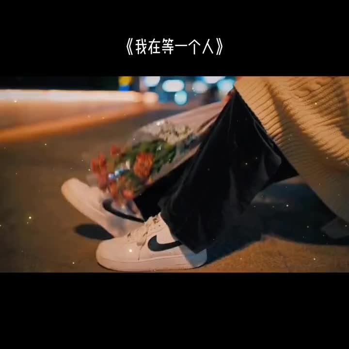 叾屾