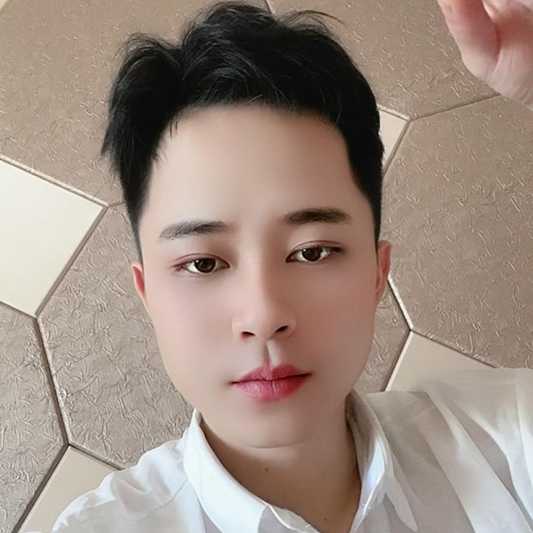 朝  山  辉  锅  锅  同 学