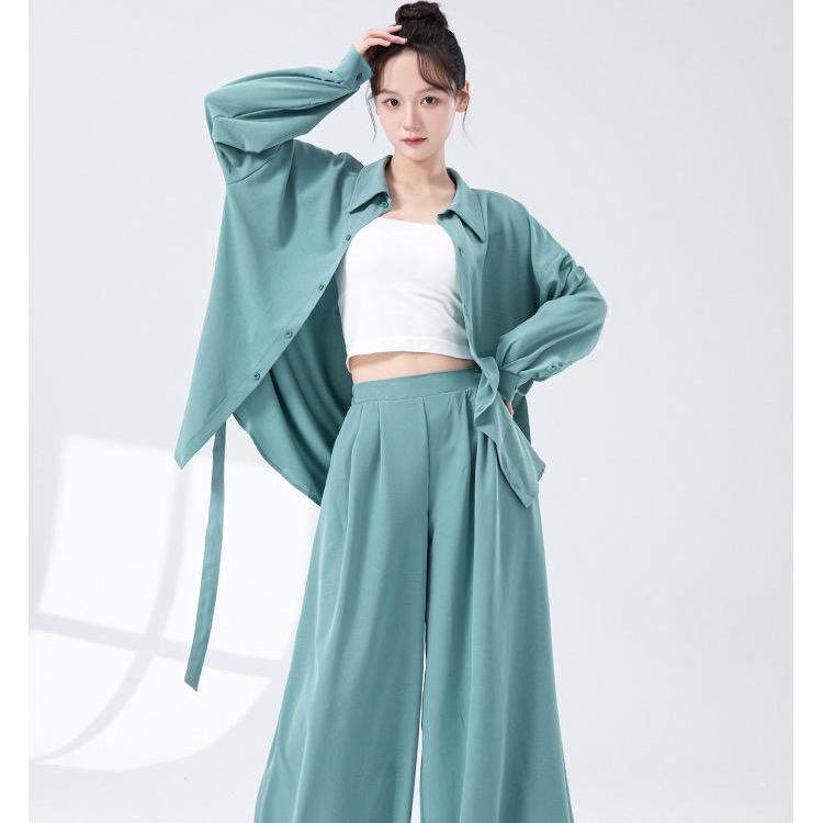 卖舞蹈服的小姐姐